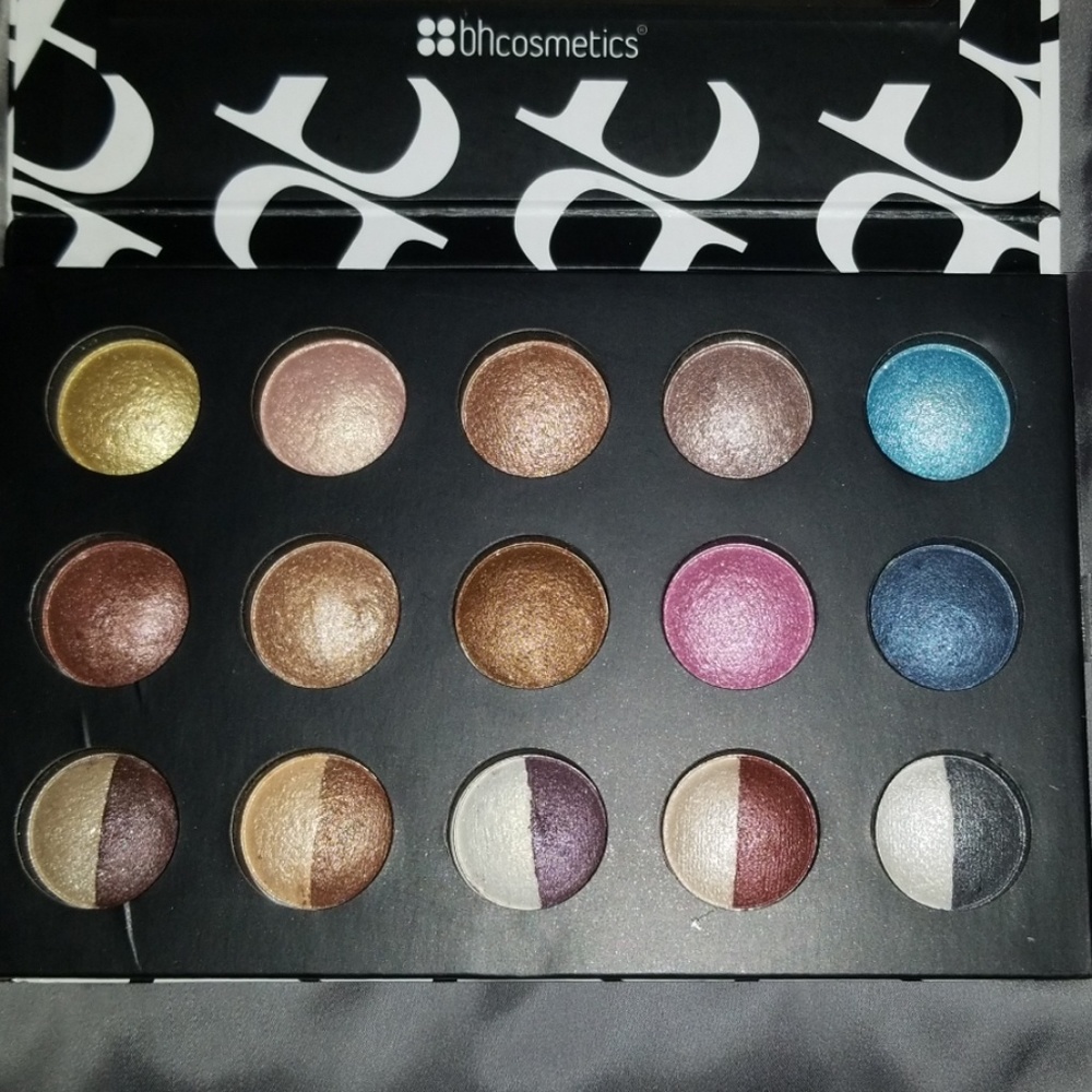BH Cosmetics - Baked and Beautiful 20 Color Eyeshadow Palette